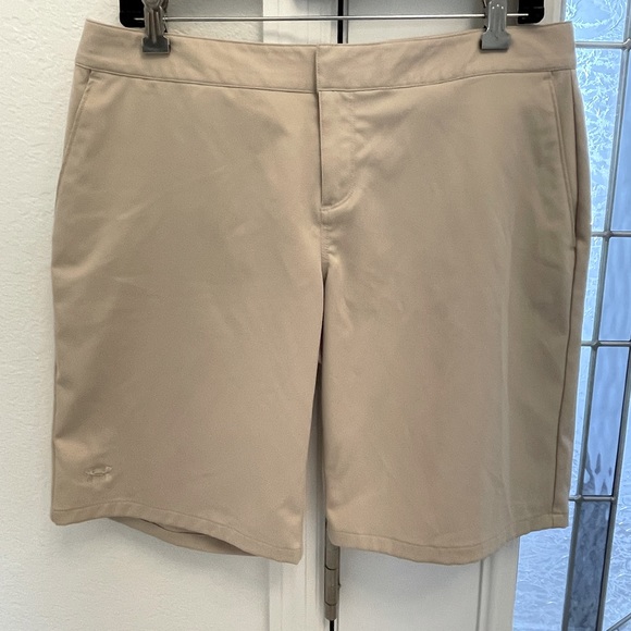 Under Armour Performance Women’s Golf Shorts size 10 - Picture 1 of 4